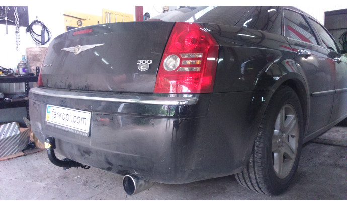 Фаркоп Auto-Hak для автомобіля CHRYSLER 300C 4 двер. 2004-2011 CH49