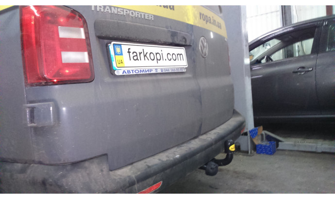 Фаркоп Auto-Hak для автомобіля VOLKSWAGEN T 5, T 6 TRANSPORTER , MULTIVAN 2003-2021 K42