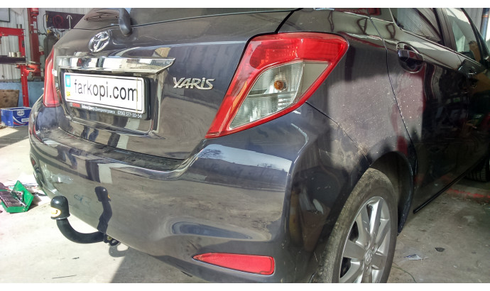 Фаркоп Auto-Hak для автомобіля TOYOTA YARIS   (P13) (крім HYBRID) 2011+ O82